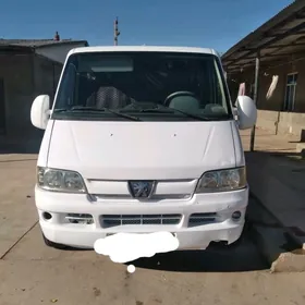 Toyota Hiace 2004