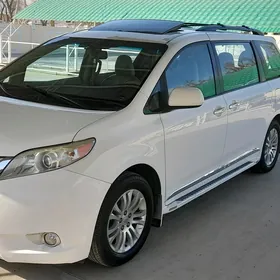 Toyota Sienna 2011