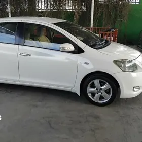 Toyota Yaris 2011