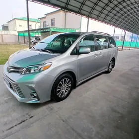 Toyota Sienna 2019