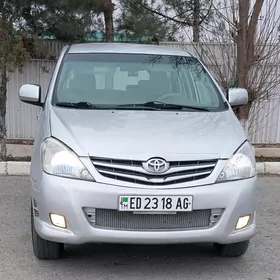 Toyota Innova 2010