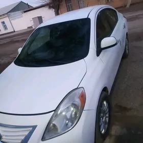 Nissan Versa 2012