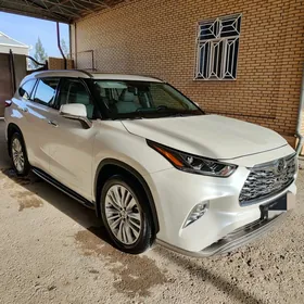 Toyota Highlander 2020