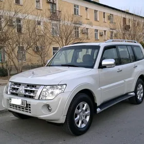 Mitsubishi Pajero 2014