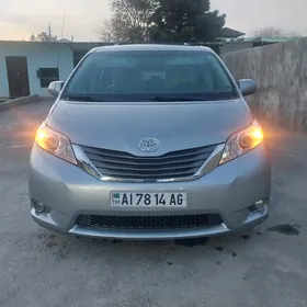 Toyota Sienna 2010