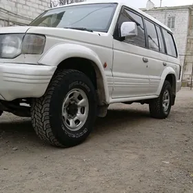 Mitsubishi Pajero 1992