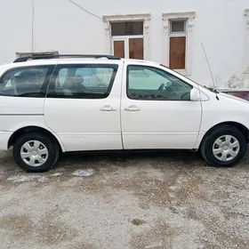 Toyota Sienna 1999