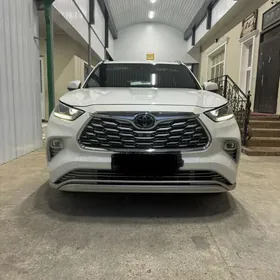 Toyota Highlander 2021