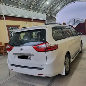 Toyota Sienna 2020