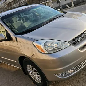 Toyota Sienna 2004