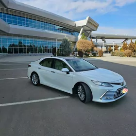 Toyota Camry 2021