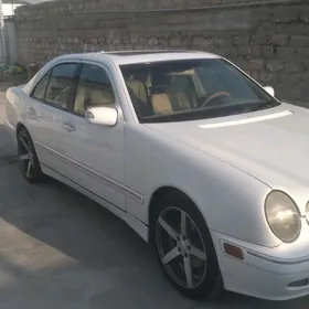 Mercedes-Benz E320 2001