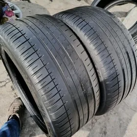 275/40/19 Michelin Teker