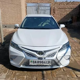 Toyota Camry 2018