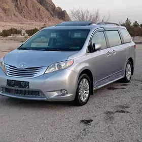 Toyota Sienna 2011