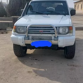 Mitsubishi Pajero 1995