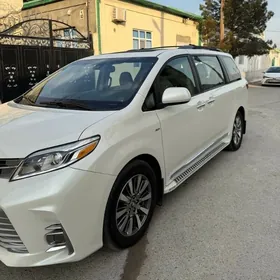 Toyota Sienna 2018