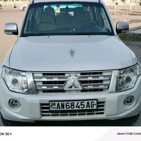 Mitsubishi Pajero 2013