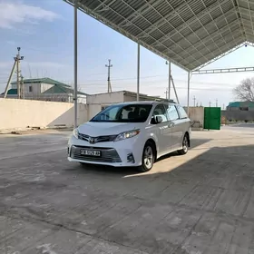 Toyota Sienna 2019