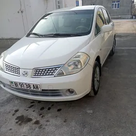 Nissan Tiida 2005