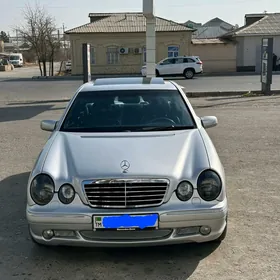 Mercedes-Benz E320 2001