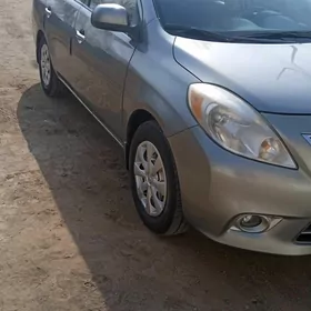 Nissan Versa 2012