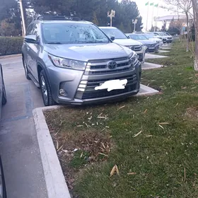 Toyota Highlander 2019