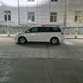 Toyota Sienna 2019