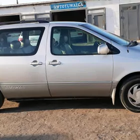 Toyota Sienna 2002