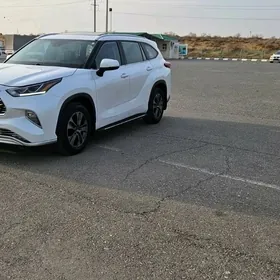 Toyota Highlander 2022