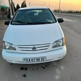 Toyota Sienna 2000