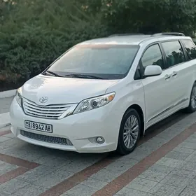 Toyota Sienna 2011