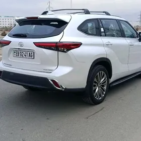 Toyota Highlander 2022