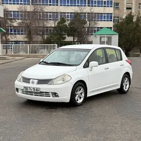 Nissan Tiida 2010