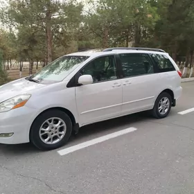 Toyota Sienna 2004