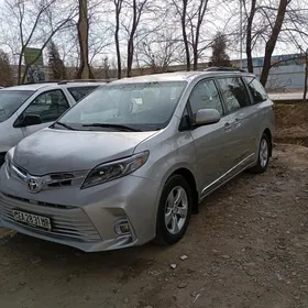 Toyota Sienna 2018