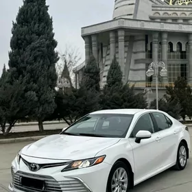 Toyota Camry 2021