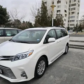 Toyota Sienna 2019