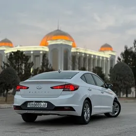 Hyundai Elantra 2019