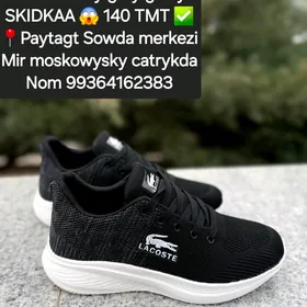 Lacoste  Krossowkalar