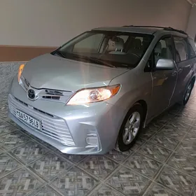 Toyota Sienna 2021