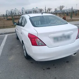 Nissan Versa 2012