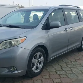 Toyota Sienna 2011