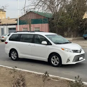 Toyota Sienna 2017