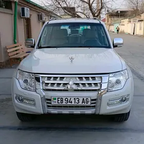 Mitsubishi Pajero 2015