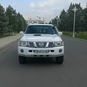 Nissan Patrol 2010