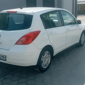 Nissan Versa 2011