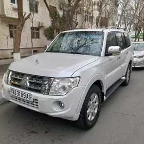 Mitsubishi Pajero 2014