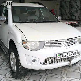 Mitsubishi L200 2012