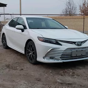 Toyota Camry 2021